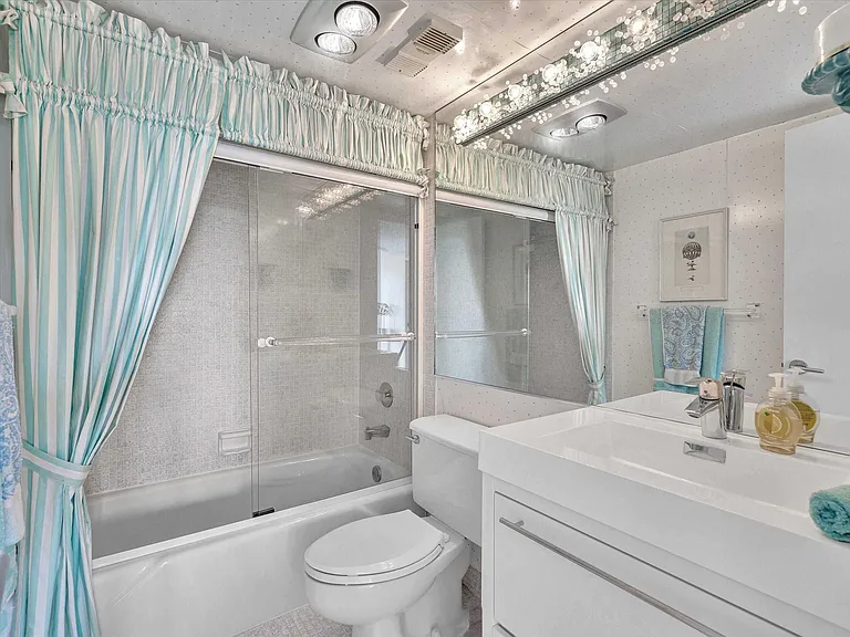 1537 E Hillsboro Blvd #438 — Photo 41