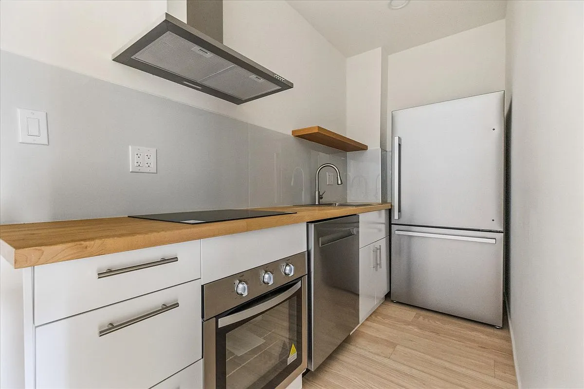 2 bed, 1000 sqft, $1,795 — Photo 3