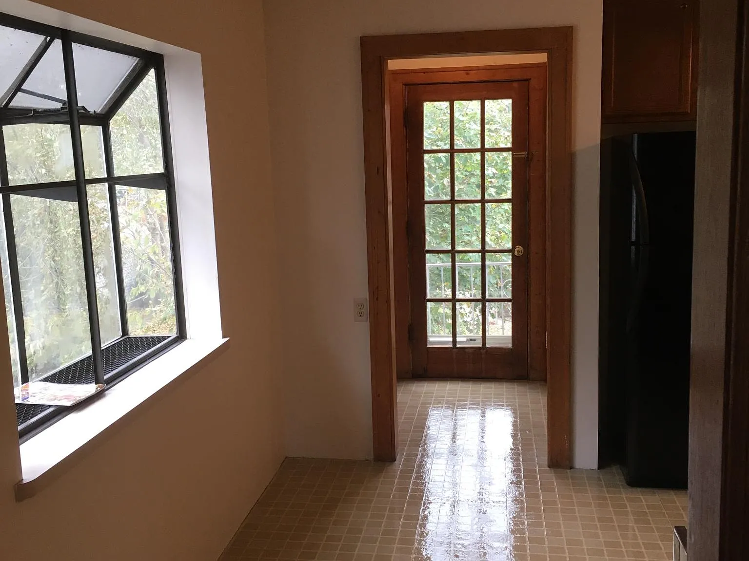 1151 Lakepointe Ave — Photo 4