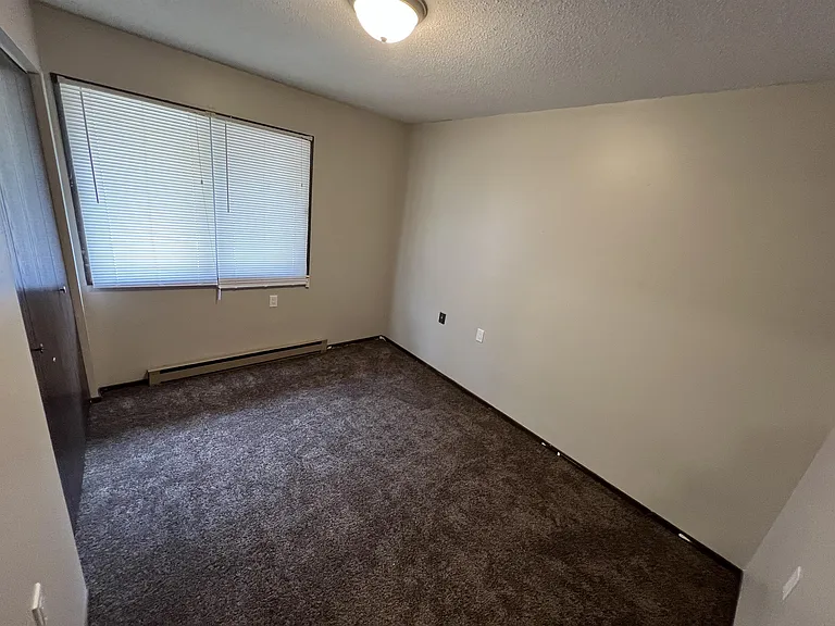 300 N 6th St #6 — Photo 5