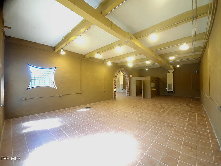 1009 E Sullivan St — Photo 13