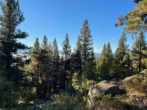 490-492 Hilltop Rd, Cascade, ID 83611