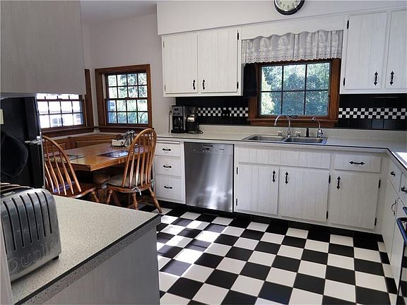 2nd image of 117 Greenwood Dr