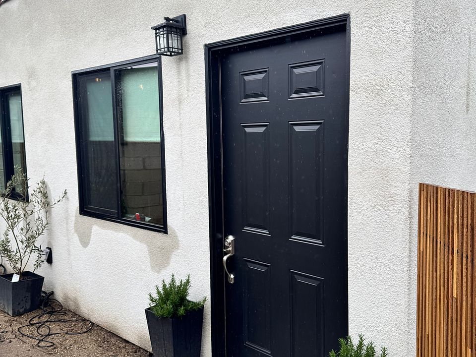 1st image of 1122 S Crescent Heights Blvd #1/2