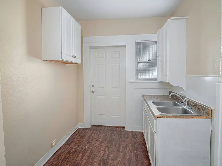 111 S Olive St #A — Photo 6