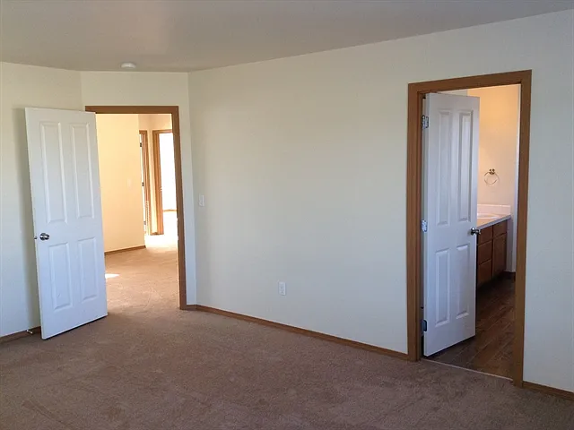 259 Bondgard Ave E — Photo 9