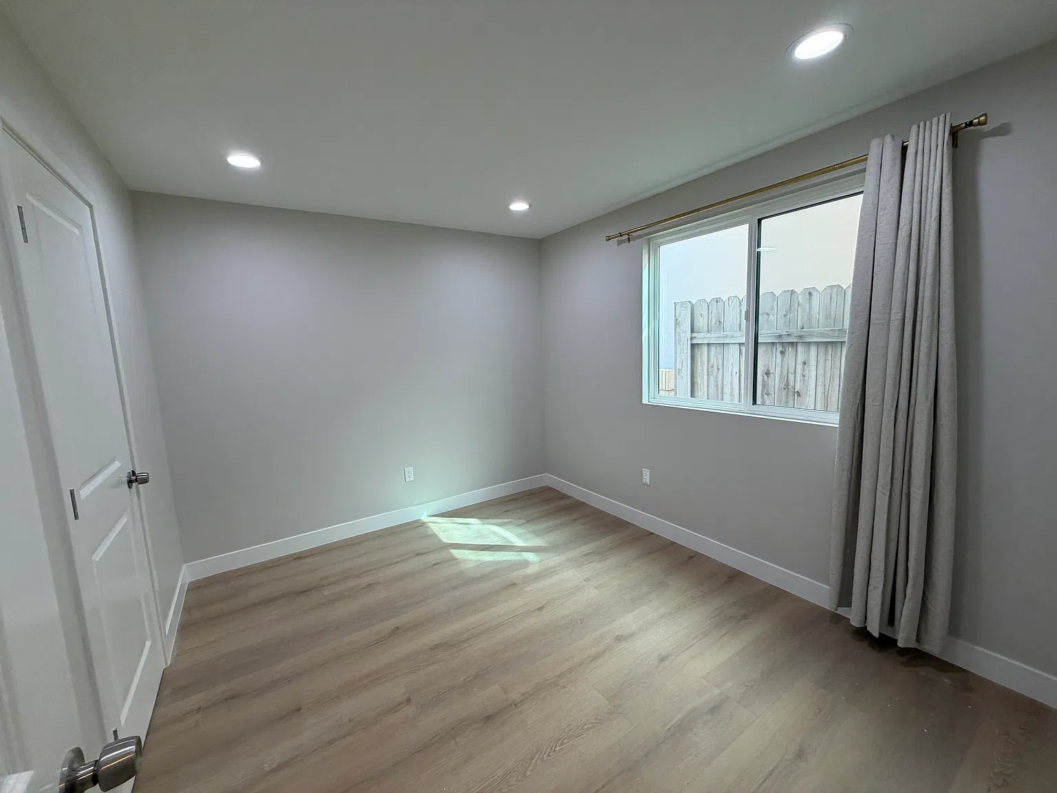 2 bed, 710 sqft, $3,450 — Photo 3