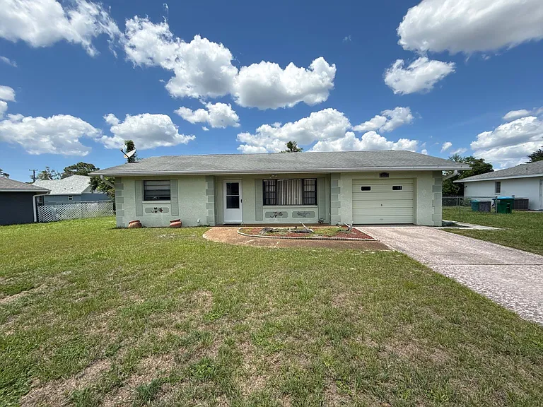 8215 W Cecil Ln — Photo 22