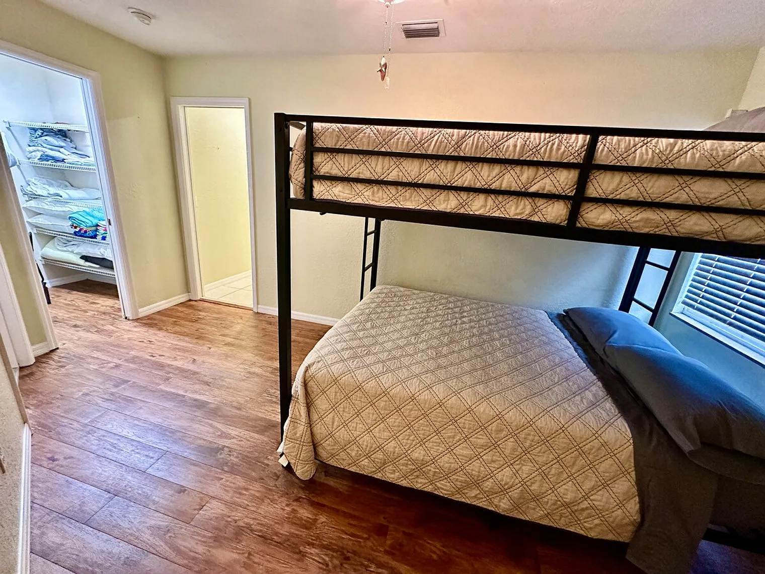 3 bed, 2.5 bath, $8,721 — Photo 3
