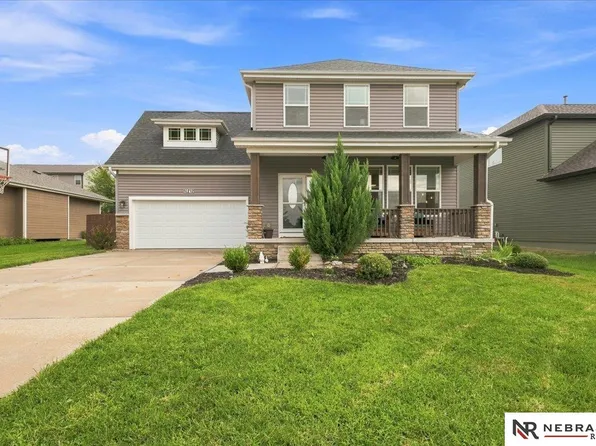 10212 Rosewater Pkwy, Bennington, NE 68007