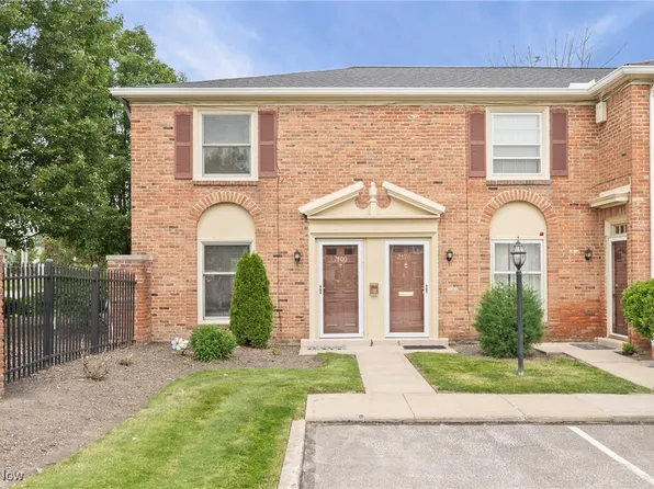 2400 Arlington Dr, Lyndhurst, OH 44124