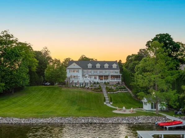 4654 North Lake Club CIRCLE, Oconomowoc, WI 53066