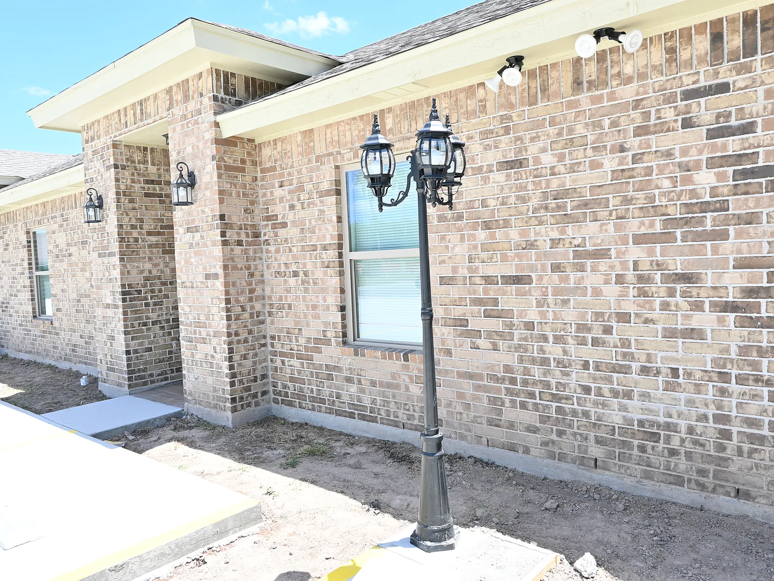 6325 Dunlap — Photo 3