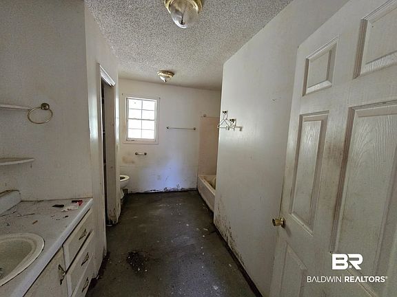 5th image of 4072 Appleton Rd