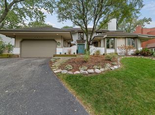6472 Apache Dr, Indian Head Park, IL