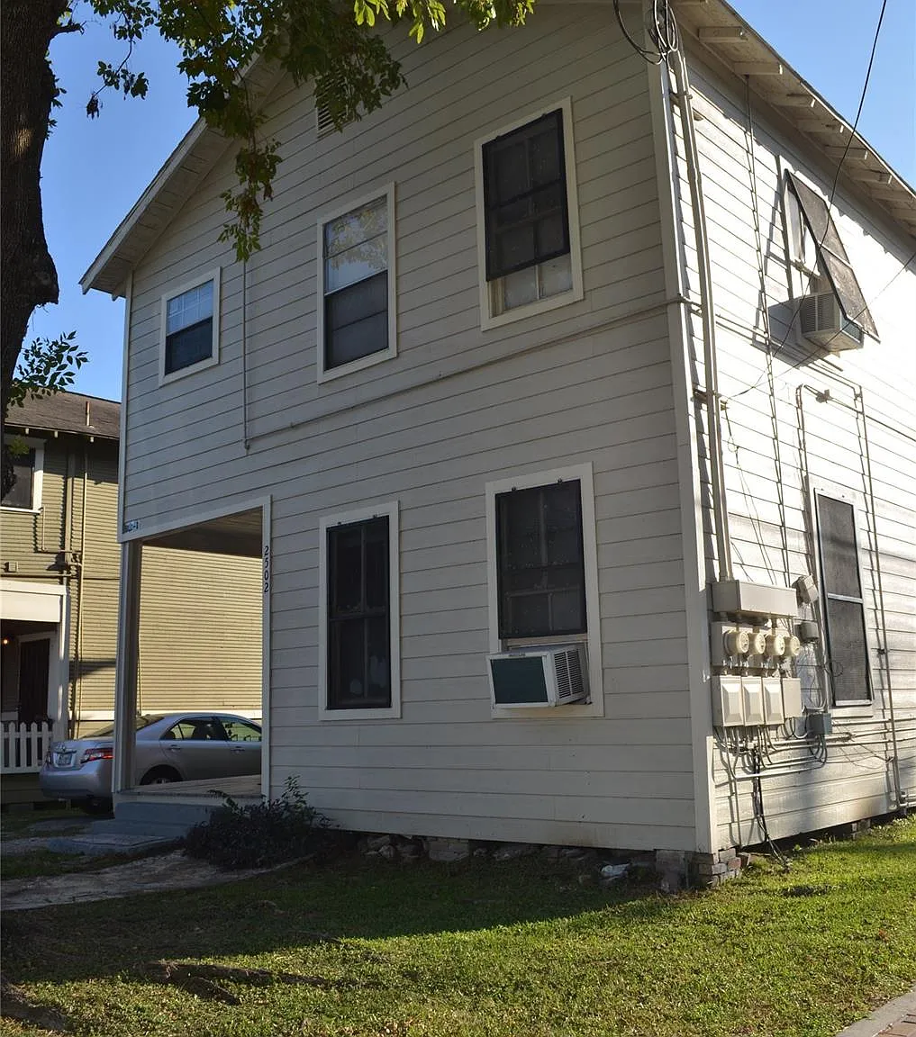 2502 Saltus St — Photo 2