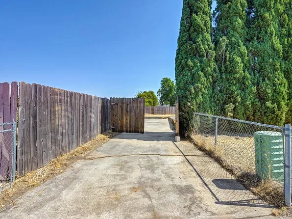 4801 Willowbrook Dr, Sacramento, CA 95842