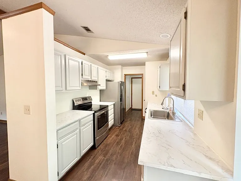 912 Nutmeg Ave — Photo 5