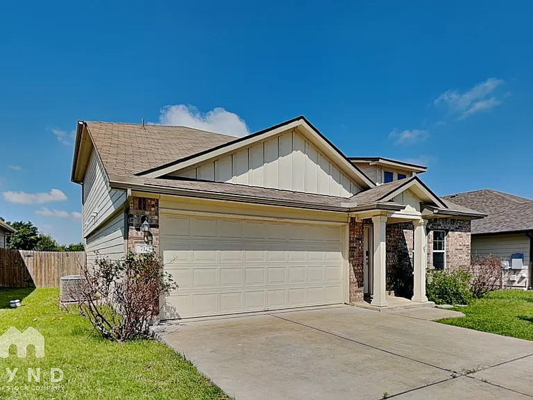 717 Pinnacle Dr — Photo 1