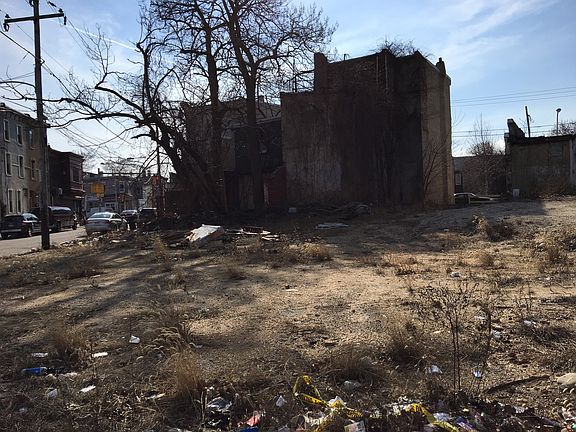 4th image of 2402 W Montgomery Ave