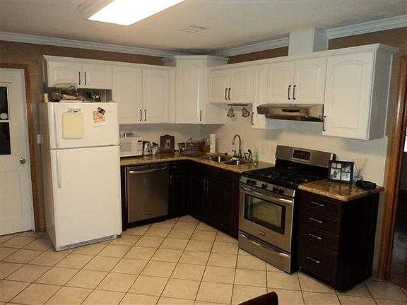 3rd image of 632 S 2nd St