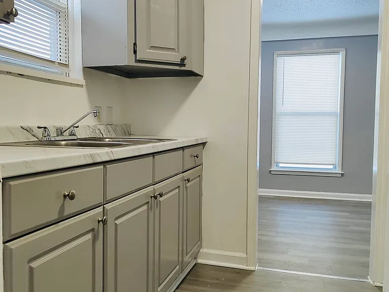 19345 Plainview Ave — Photo 10