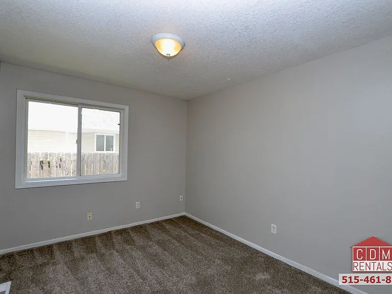 2336 E 39th St — Photo 13