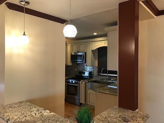4th image of 175 Bedford Ave