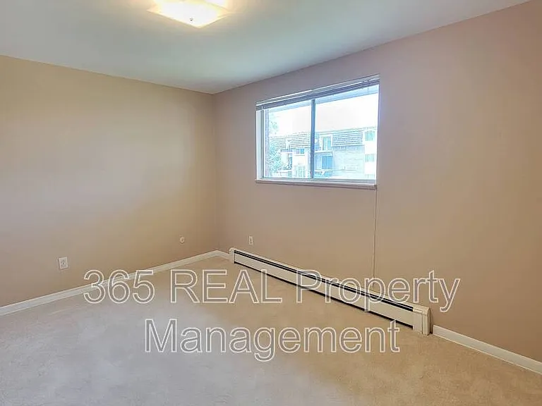 2440 W 11th St — Photo 8