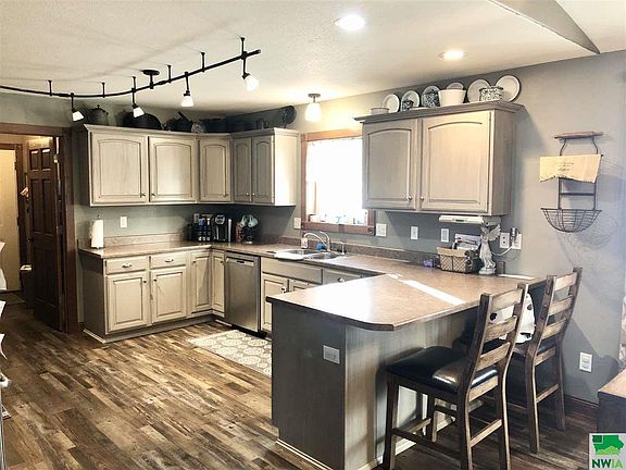 3rd image of 31743 Henke Rd