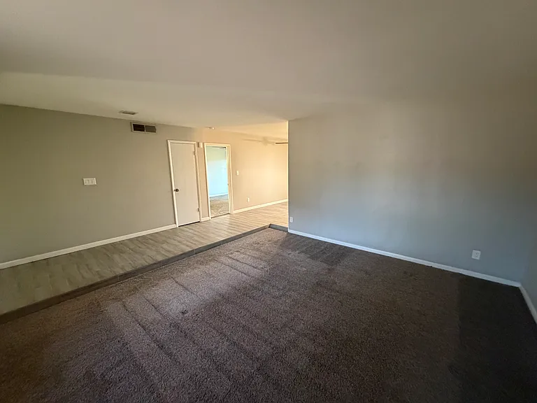 4807 W Beryl Ave — Photo 4