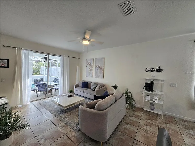 930 Oxford Dr — Photo 16