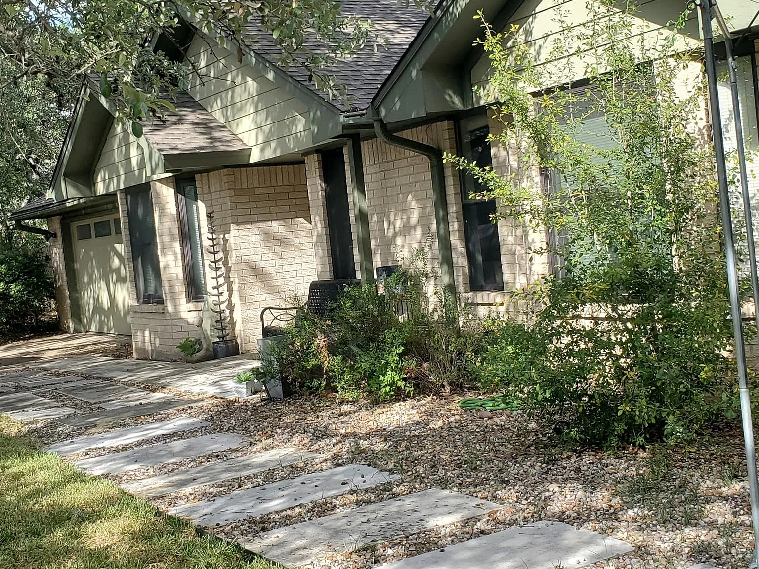 3 bed, 2.5 bath, 1992 sqft, $2,995 — Photo 2