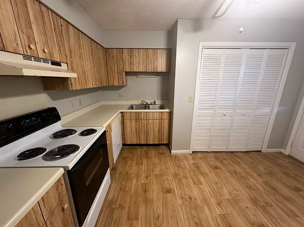 2 bed, $1,100 — Photo 4