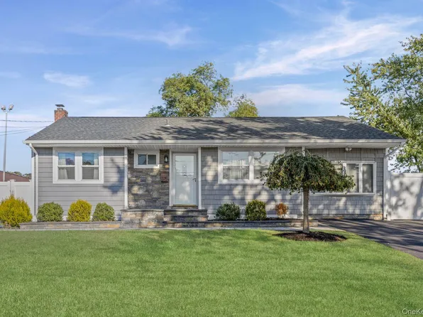 375 Oakland Avenue, Central Islip, NY 11722