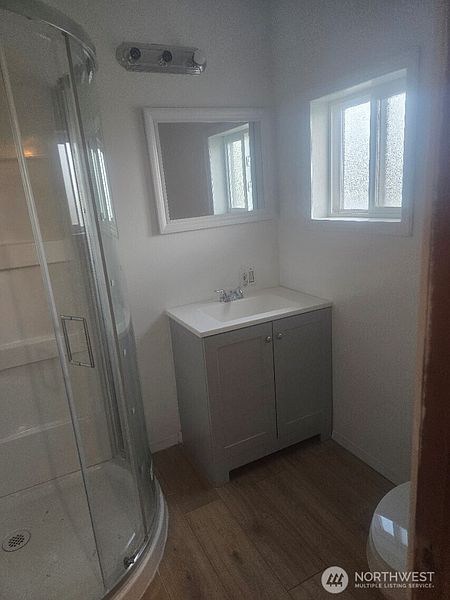 5th image of 307 E 3rd Avenue