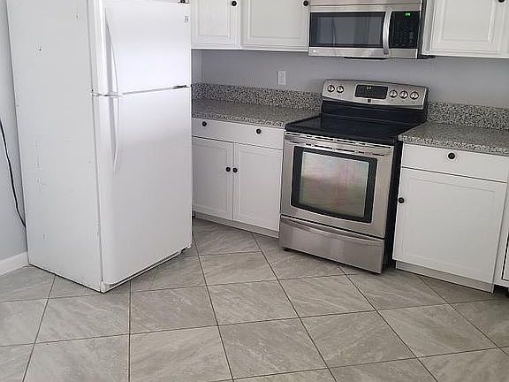 2nd image of 10235 Phelan Blvd