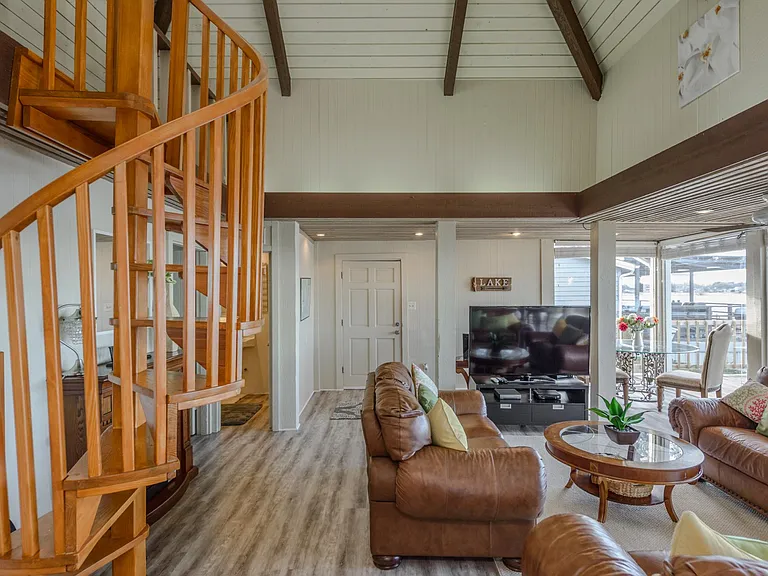 Redbud Ln — Photo 15