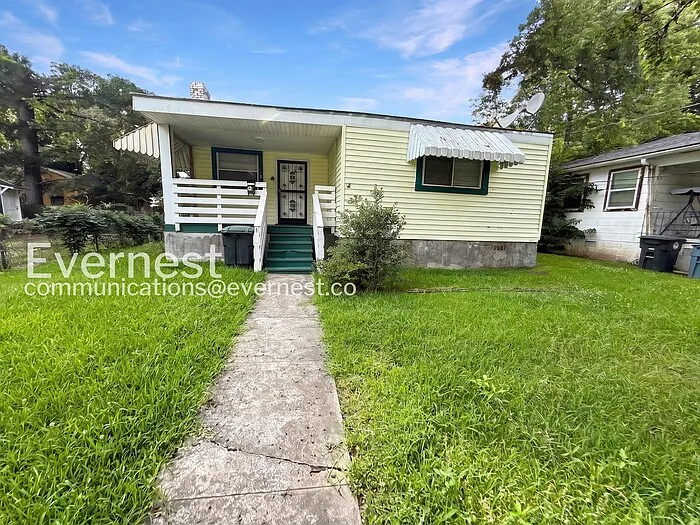 3 bed, 1.0 bath, 1300 sqft, $945 — Photo 2