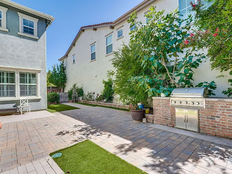 675 W Esplanade Dr — Photo 37