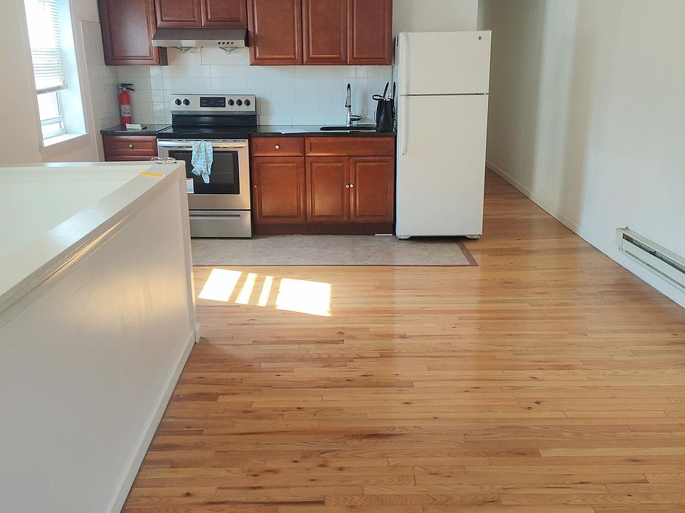 1st image of 817 W Porter St Floor 2