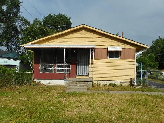1999 Woodland Ave photo 1