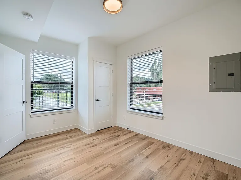 31628 W Commercial Street — Photo 7