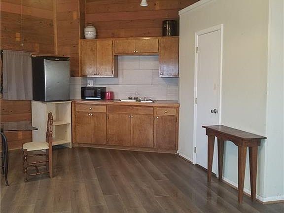 2nd image of 6759 Highway 105 E