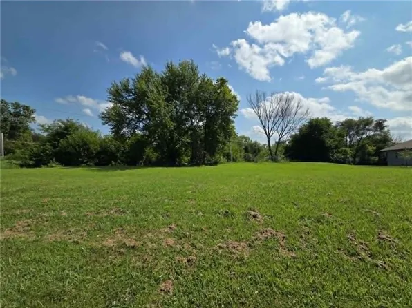 2509 E Jones Ranch Pkwy, Harrisonville, MO 64701