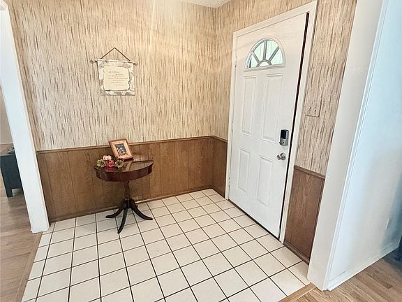 4th image of 3212 Dunes St