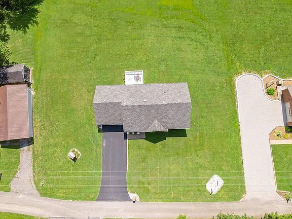 5th image of 109 Windward Ln