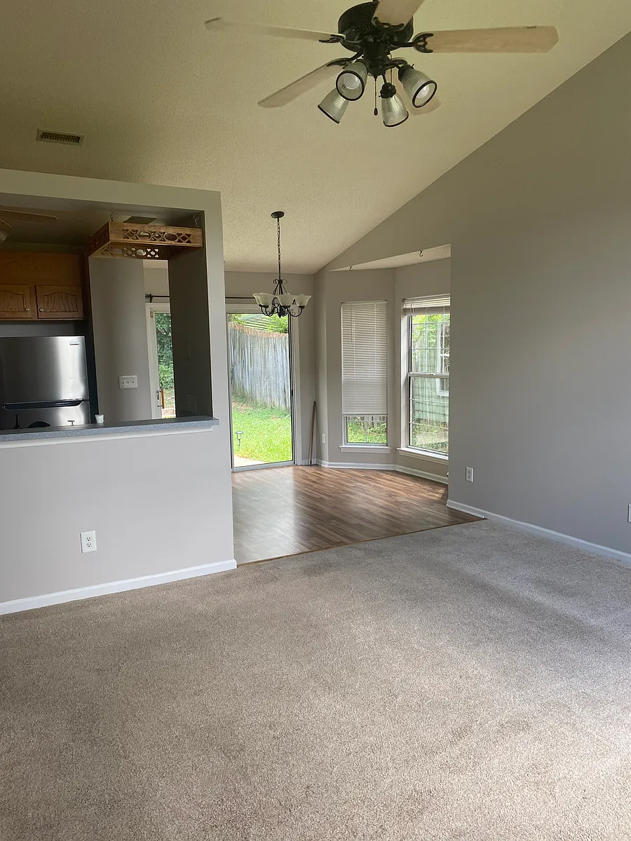 Building Photo - 6006 White Cliffs Dr