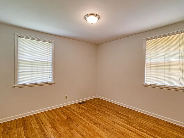 4824 Lynn Dr — Photo 13