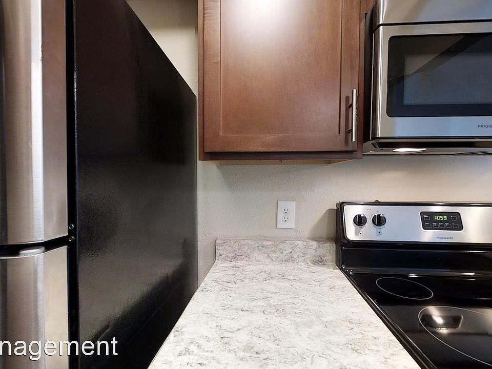 1st image of 5425 Gaston Ave APT 112